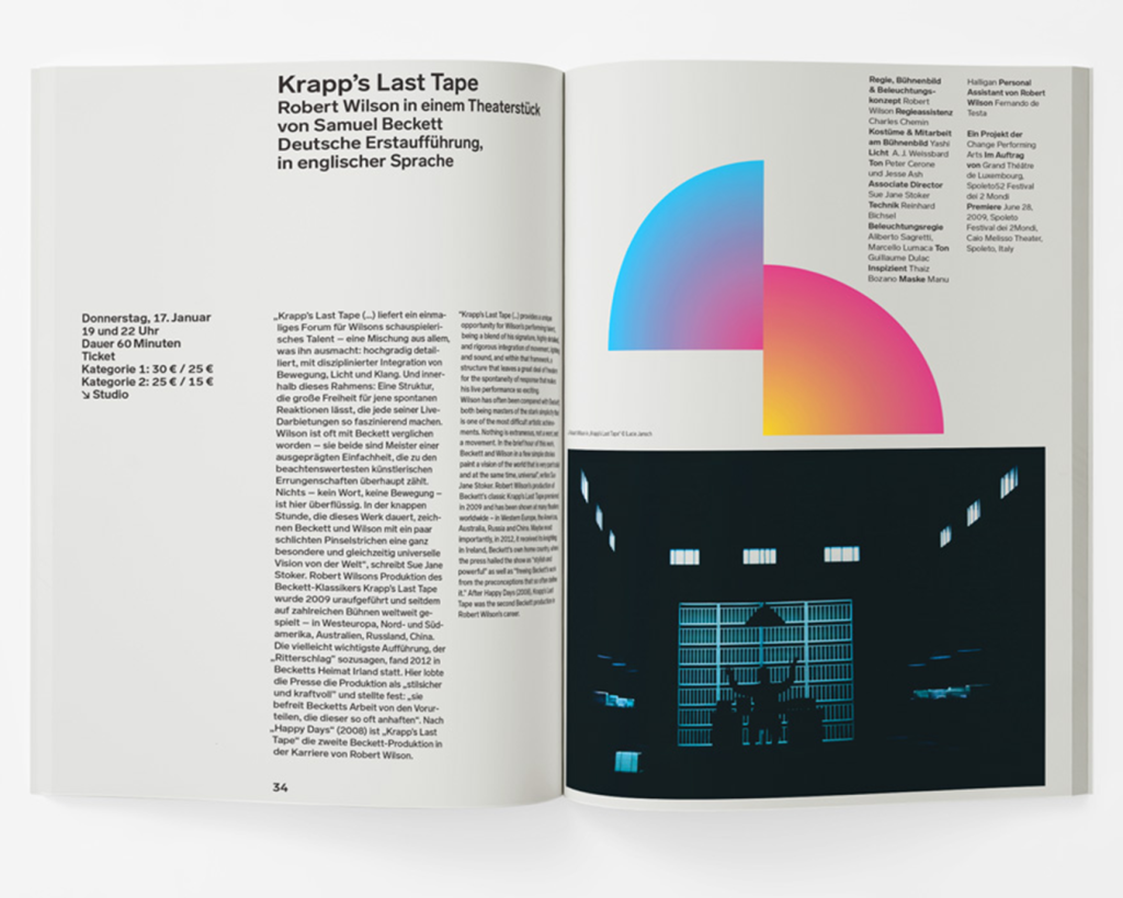 Aufgeschlagenes Programmheft