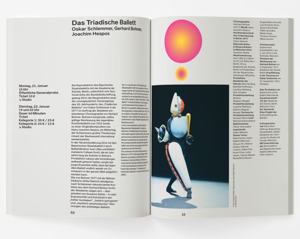 Aufgeschlagenes Programmheft