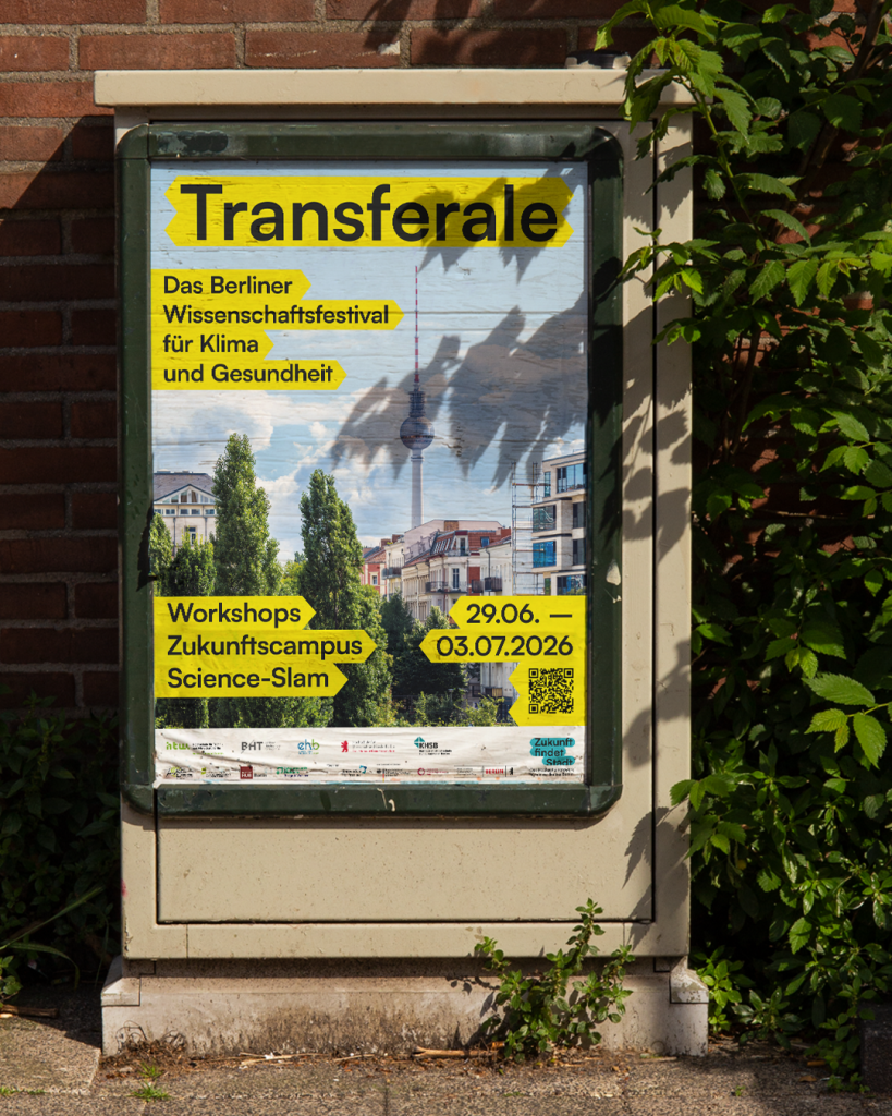 Plakat der Transferale 2026 an einem Stromkasten